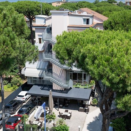 Hotel Chery Милано Мартима Екстериор снимка